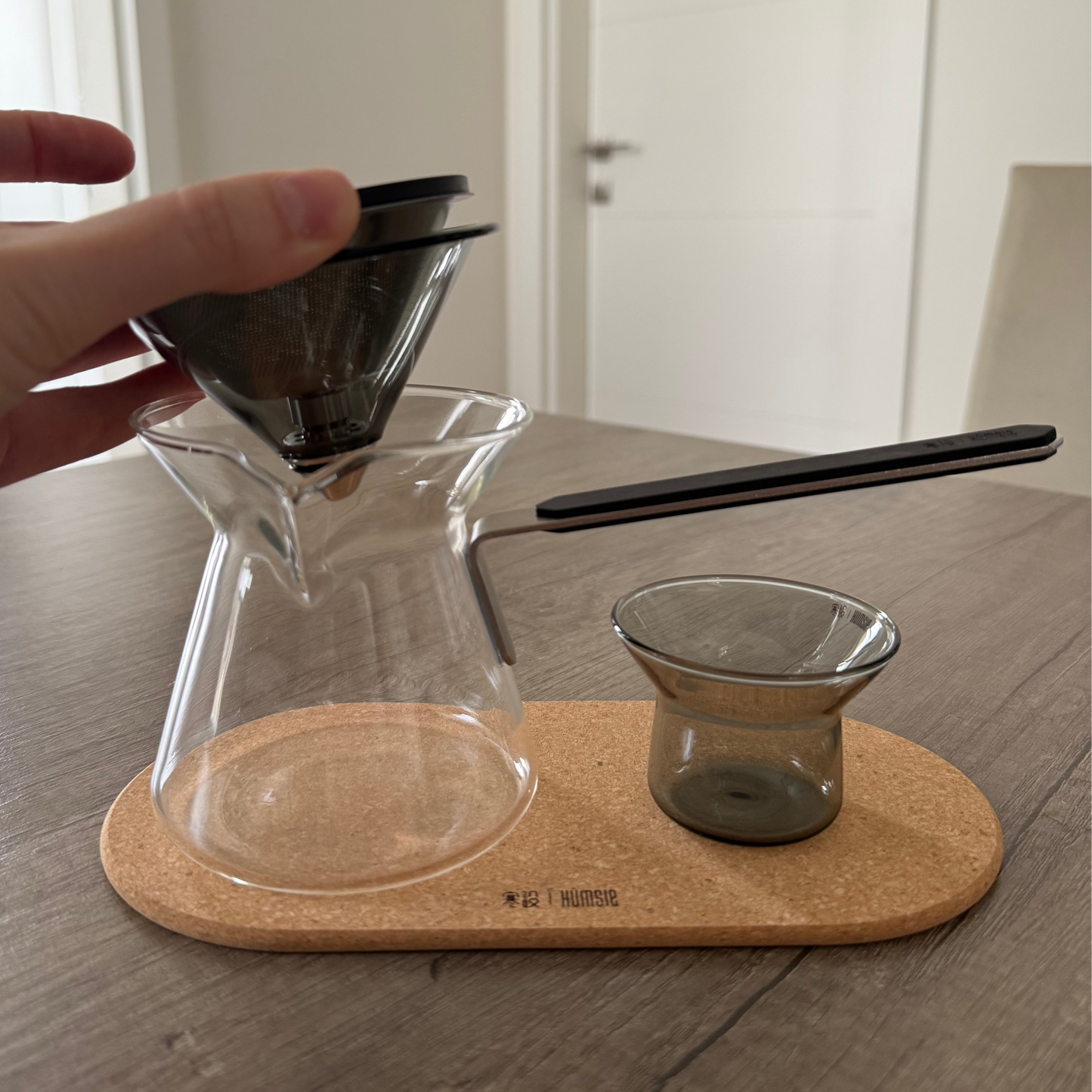 Magnetic-Release Glass Teapot Humsie