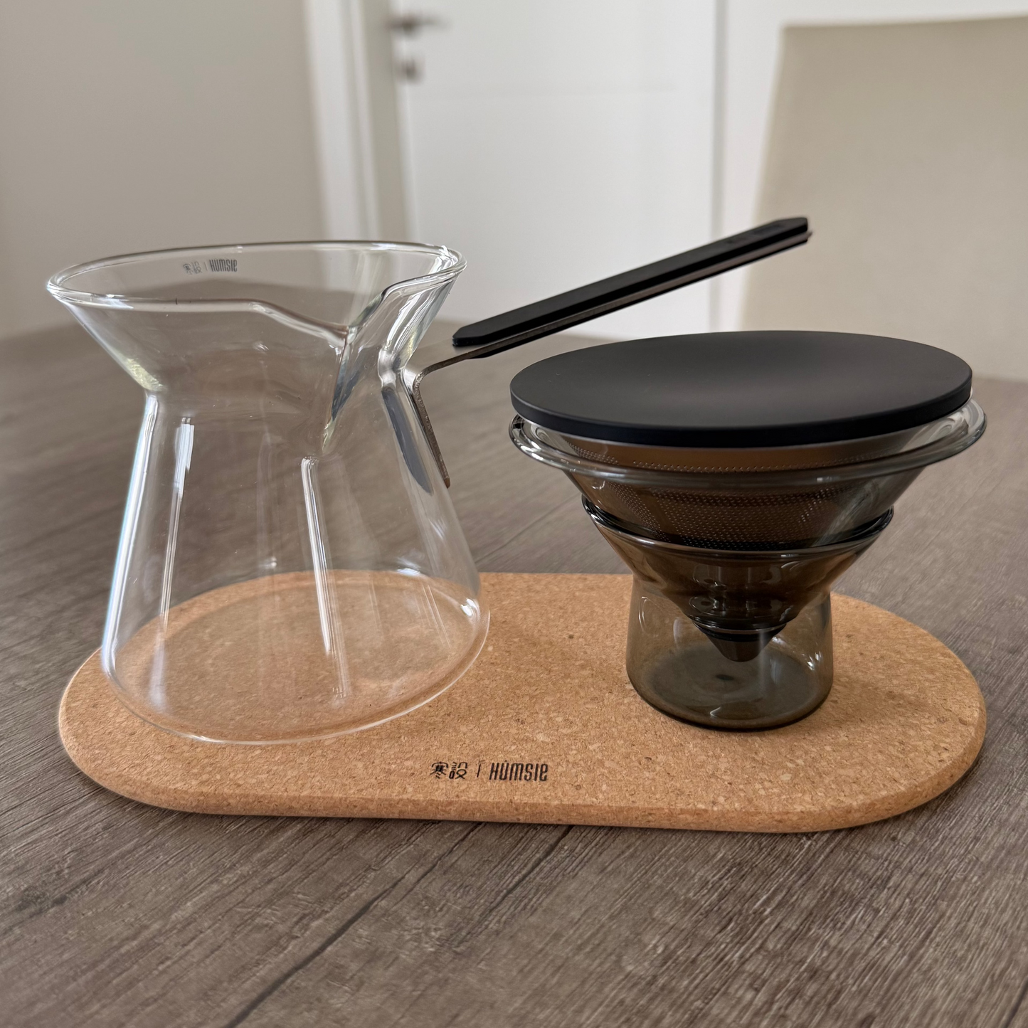 Magnetic-Release Glass Teapot Humsie