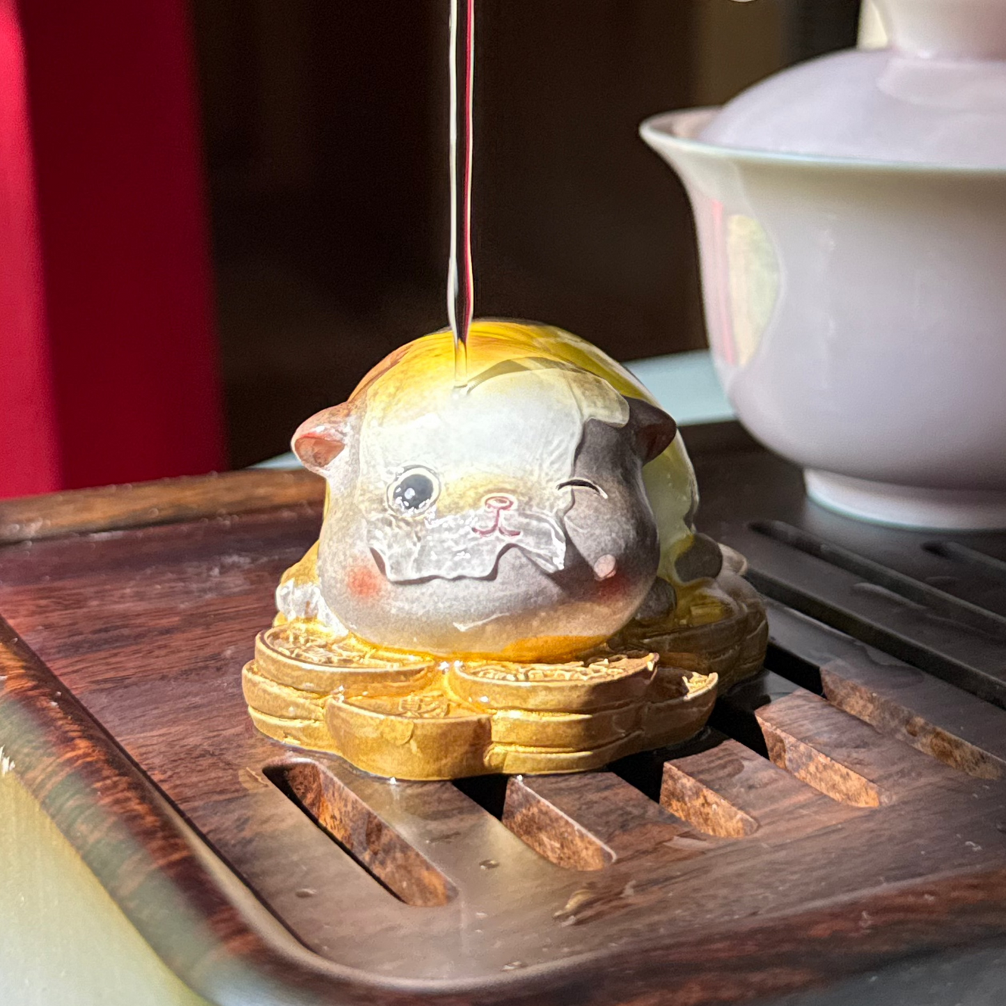 Color-Changing Lucky Cat